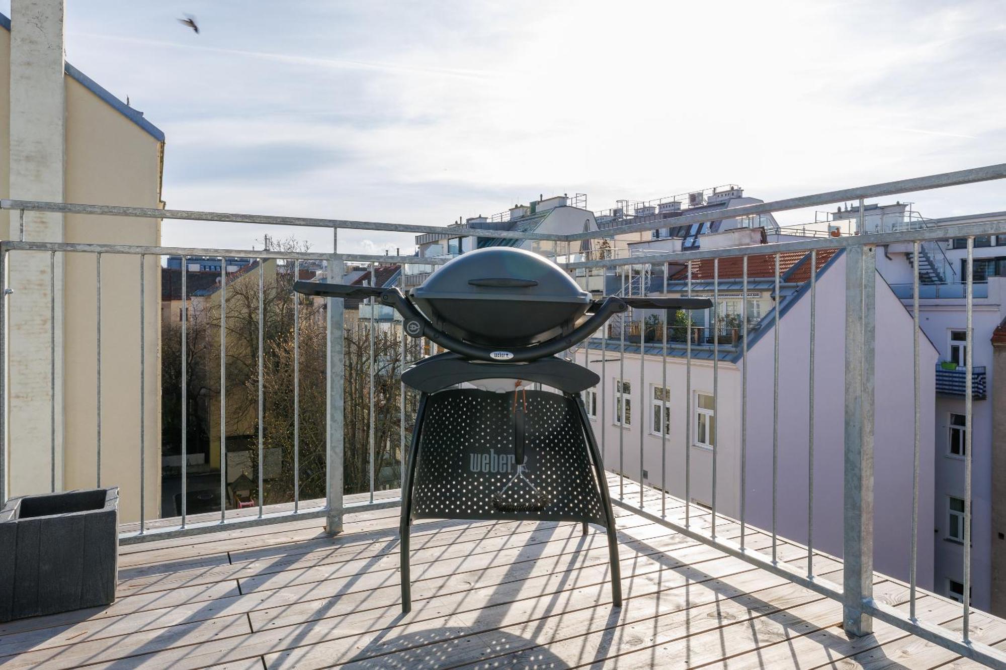 Symphony Apartments 38 - Modern Loft With Terrace And Grill In Central Location Вена Экстерьер фото