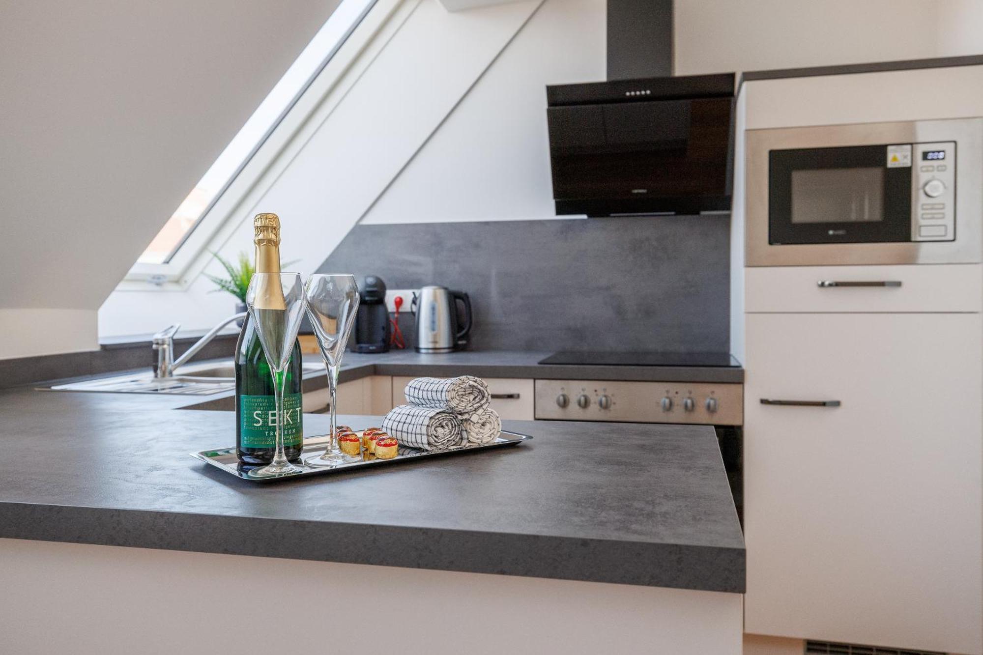 Symphony Apartments 38 - Modern Loft With Terrace And Grill In Central Location Вена Экстерьер фото