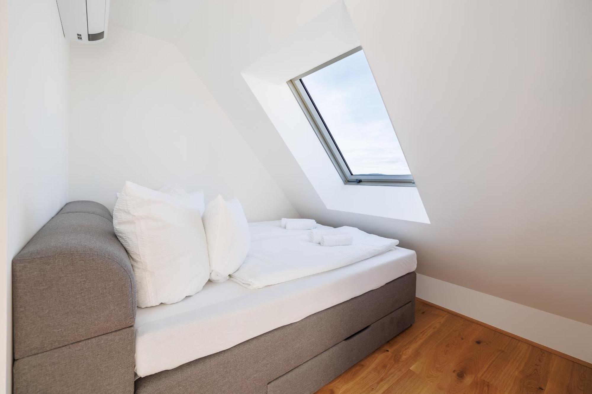 Symphony Apartments 38 - Modern Loft With Terrace And Grill In Central Location Вена Экстерьер фото